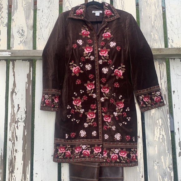 Embroidered long coat brown floral Nygard Collection - Picture 3 of 16